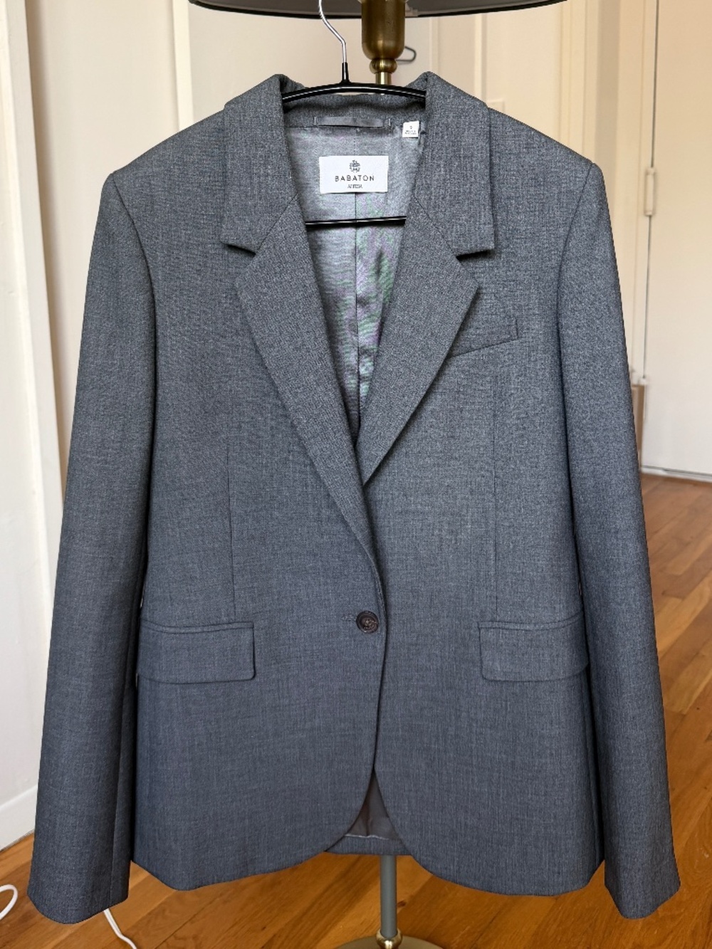 Aritzia Babaton single-breasted blazer